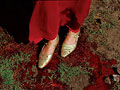 Zapatos en el charco de sangre
