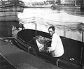Quinquela en su atelier flotante
